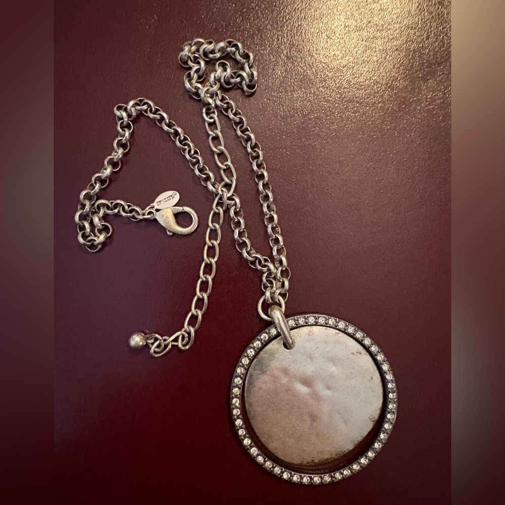 Elegant Silver Pendant Necklace